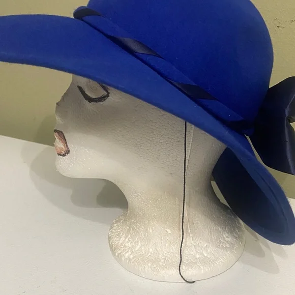 Pretty Dress Hat / Church Hat by Anita Pineault / Canada  display picture 1